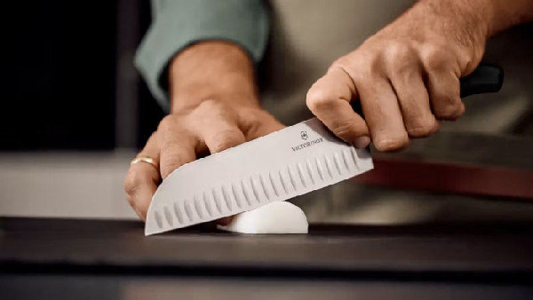 Victorinox Santoku 17 cm rot Swiss Classic